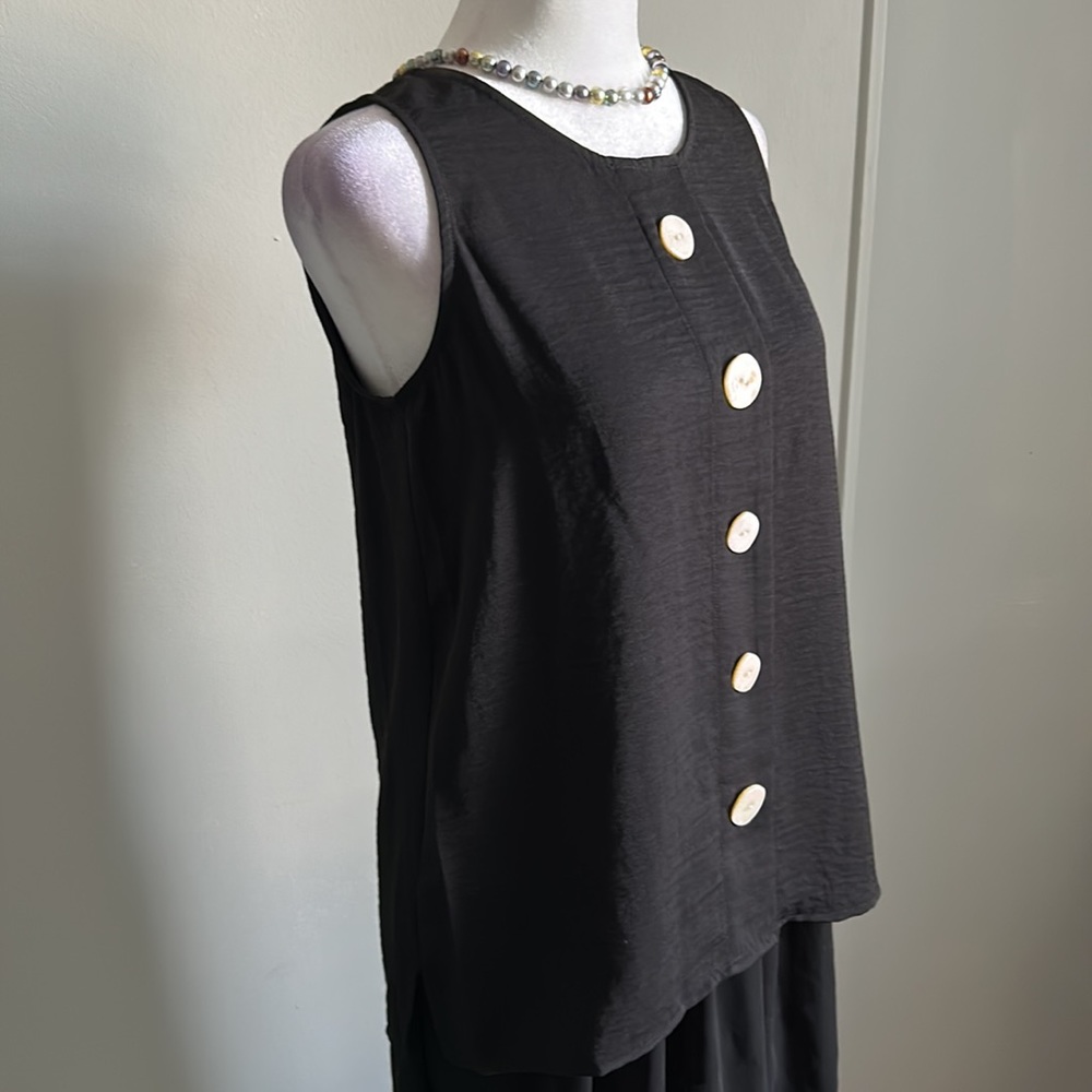 New Vince Camuto - Women’s Relaxed Faux Button Up Front Crepe Tank Blouse